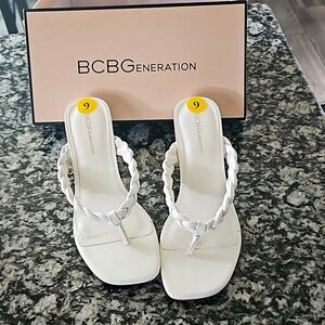 Tulani Womens Faux Leather Thong Kitten Heels - BCBGENERATION